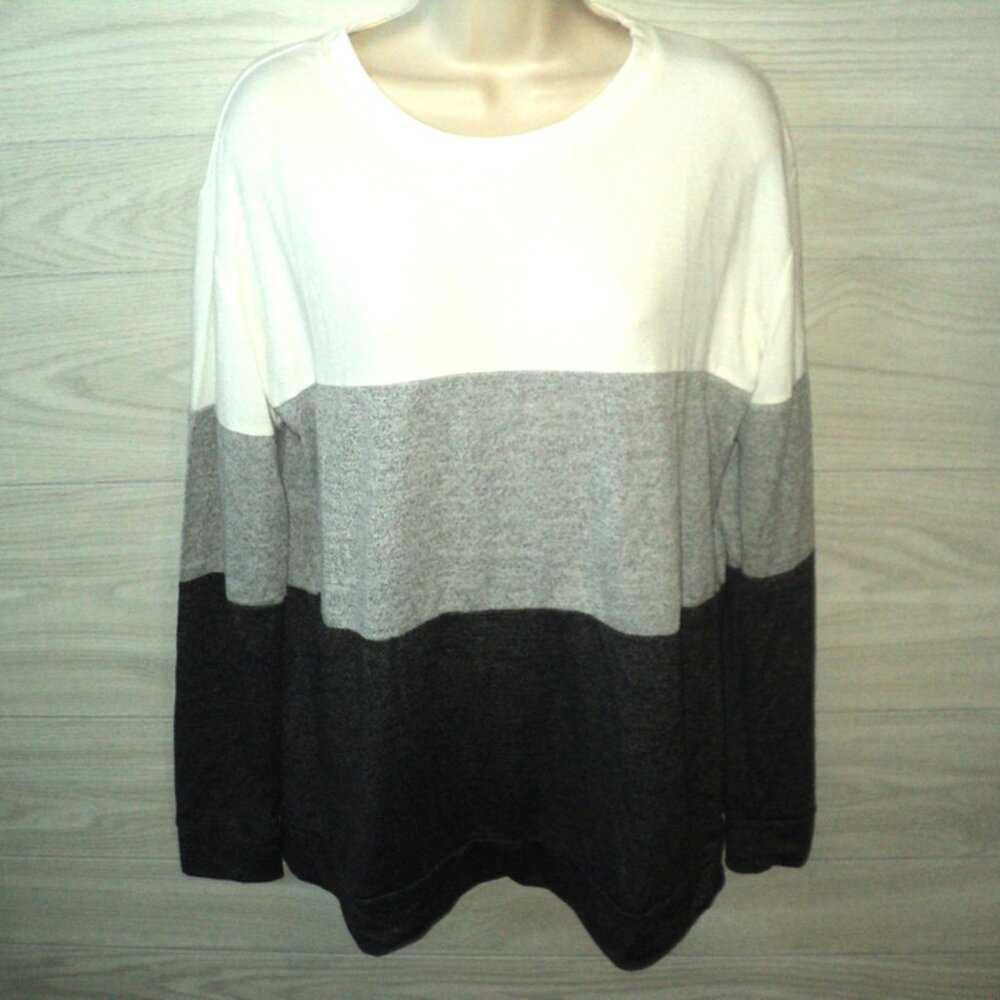 Women's Top Size XL Sweater Top Color Block White, Gray, Black Long Sleeves